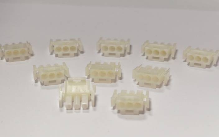 10 Pack of 3 Way Mate 'n' Lock Plug